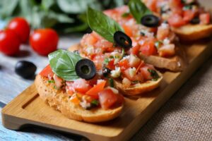 Zapiekanki w nowej odsłonie – jak klasyczne danie podbija współczesne menu 